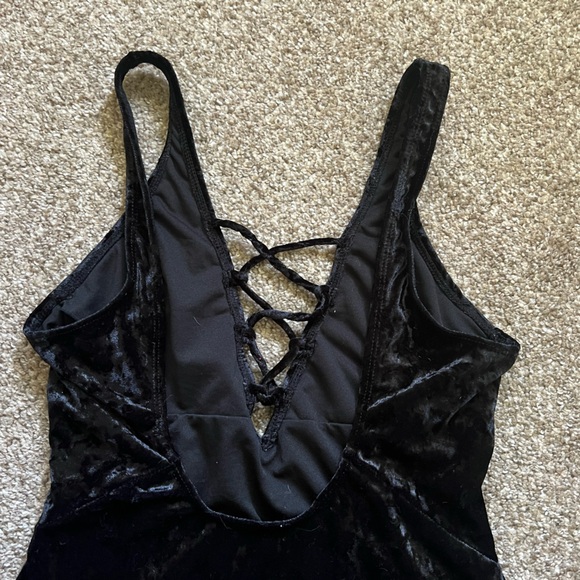 Hot Topic Black Crushed Velvet One Piece Swimsuit Bathing Suit Deep V-Neck Goth - Picture 8 of 13